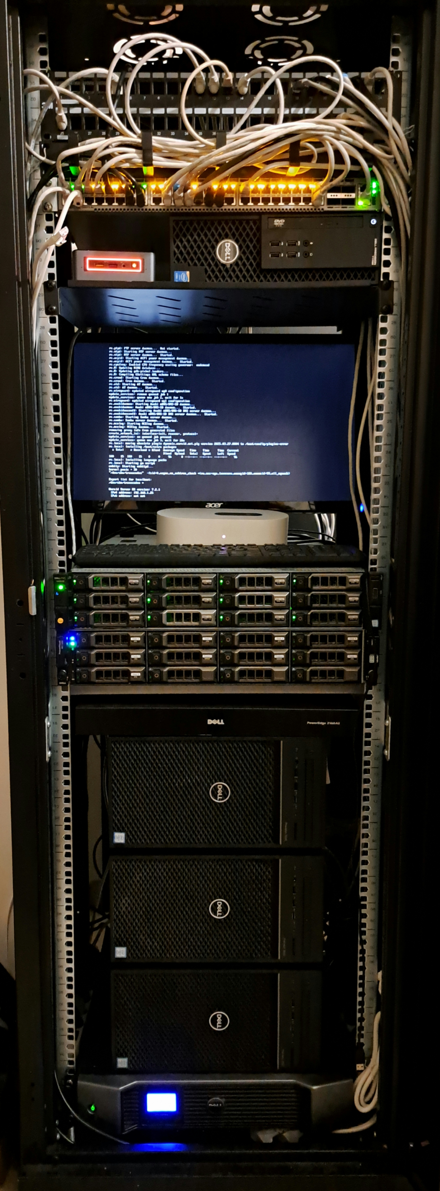 Rack homelab utilisé pour l’infrastructure personnelle